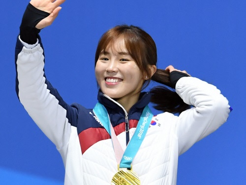 ショートトラック金メダリストのキム・アラン、美スタイルに反響！「完全に胸キュン」【PHOTO】
