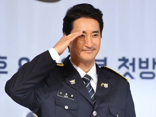 【比較画像】“イブラヒモビッチ激似”俳優のSNSに“本人”が訪問!? 韓国で話題沸騰