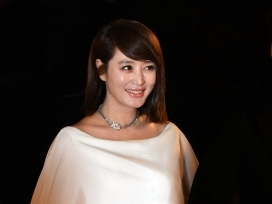韓国屈指の“グラマラス女優”キム・ヘス、突然の“キス顔”に思わず胸キュン【PHOTO】
