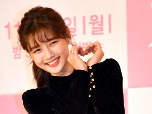 『トンイ』名子役キム・ユジョンが爽やかウィンク！“胸キュン必至”の時代劇オフショット【PHOTO】