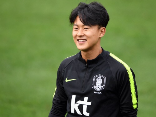 “韓国のメッシ”と呼ばれたイ・スンウ、余裕たっぷりの“神トラップ”にファン興奮！「やはり別格」