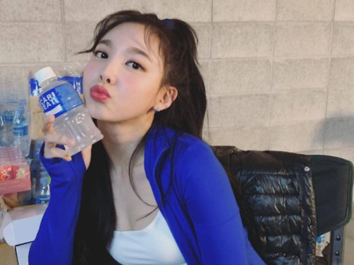 ギャップ萌え！TWICEナヨン、清純なだけではない魅力的な写真を公開