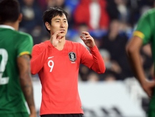 「ブンデス再開最大の勝者」“1年越し”新天地デビューの韓国代表FWをドイツ紙が称賛！