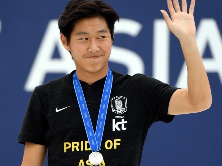 ゴールデンボール受賞の18歳イ・ガンインが、メディアの取材をすべて断る理由とは？