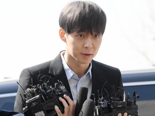 元JYJパク・ユチョン、性的暴行の調査当時「警察への飲食接待」疑惑が浮上
