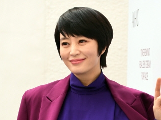 【写真】谷間がえげつない…韓国屈指の“グラマラス女優”キム・ヘス、色気満点のドレスから漏れ出るムンムン色気