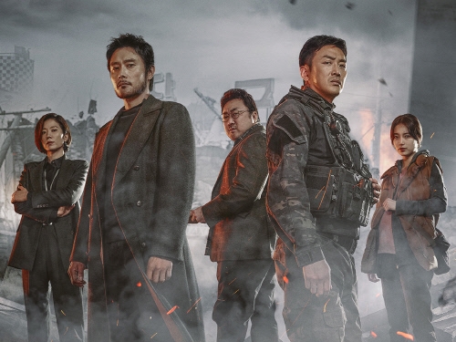 イ・ビョンホン＆ハ・ジョンウの新作映画、公開初日から人気爆発！ 大記録で示した圧倒的存在感