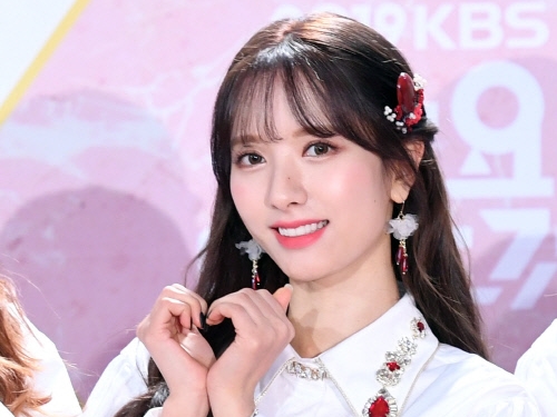 「お人形さん？」宇宙少女ボナ、完璧比率の“美脚”がまぶしい美スタイルで話題【PHOTO】