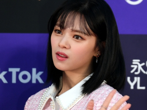 「久々のセルカ投稿嬉しい」TWICE・ジョンヨン、可愛すぎる“自撮りSHOT”に歓喜の嵐【PHOTO】