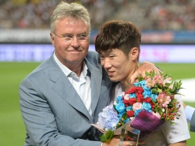 パク・チソン、5月の豪州チャリティーマッチで“恩師”ヒディンクとの再会決定！