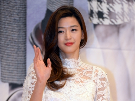 女優チョン・ジヒョン、芸能活動復帰！早くも“元祖CMクイーン”の存在感