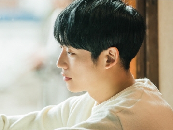 俳優チョン・ヘイン主演の『半分の半分』スチール写真公開！“激しい片思いの予感”【PHOTO】