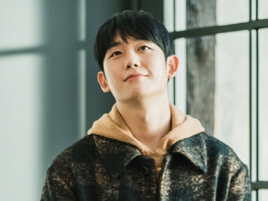 俳優チョン・ヘインの好青年ぶりにお手上げ… “片思いムード”高める新スチール写真公開【PHOTO】