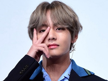 「これはもはや芸術」BTS・V、“奇跡の黄金比ビジュアル”を披露し絶賛の声上がる【PHOTO】