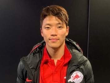 南野拓実の“元同僚”ファン・ヒチャンが今季10ゴール目を記録も、チームは大敗【現地取材】