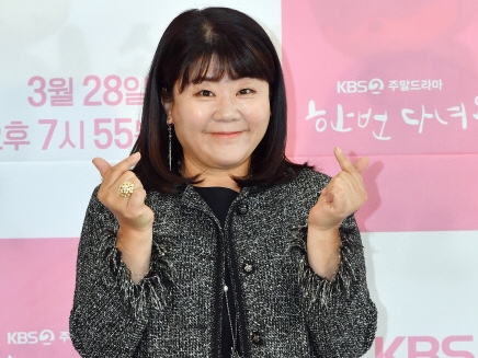 『パラサイト』『椿の花咲く頃』女優イ・ジョンウン、次回作に意気込み「今回はちょっと若い役！」