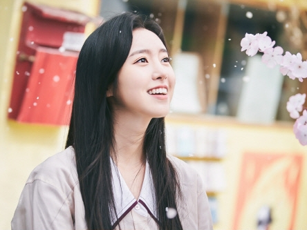 女優チン・セヨン、“桜に負けない”笑顔で魅せる…最新作のスチール写真公開【PHOTO】