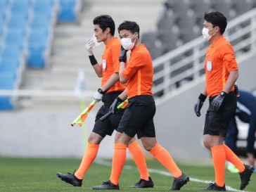 再開Jリーグの審判はPCR検査受けずに疑問視「簡単には理解できない」