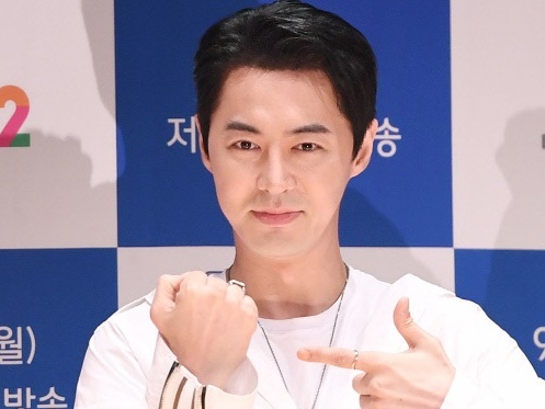 SHINHWAのチョンジンが交際4年目の彼女と9月に結婚式「一目惚れ、天使と呼ばれている」