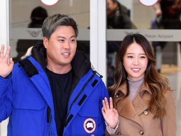 娘を抱っこするリュ・ヒョンジンにファンほっこり…美人妻が投稿した近況が話題【PHOTO】