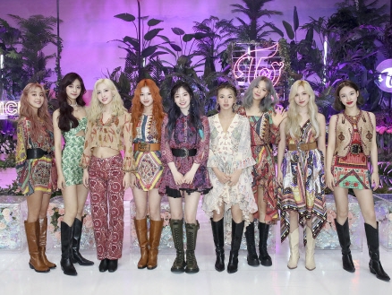 あなたの好みはどっち？TWICEメンバーのヘアスタイル徹底比較【PHOTO】