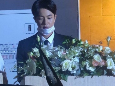 BTS（防弾少年団）のJIN、友人の結婚式で司会務める写真が話題…義理まで“ワールドクラス”