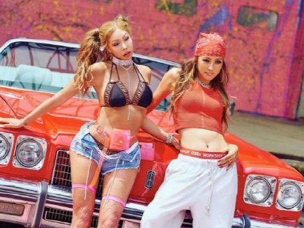 新旧ガールクラッシュ歌手がコラボ！イ・ヒョリとJessiによるMVスチールが公開