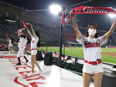 韓国政府がプロ野球球団に警告…球場で観客が一角に集中、社会的距離確保されず