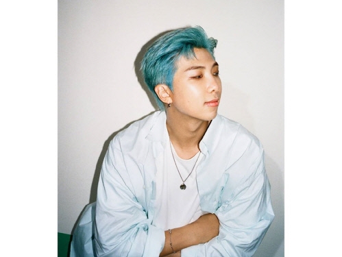 “美術愛好家” BTSのRM、国立現代美術館に1億ウォン寄付「青少年たちの感受性のために」