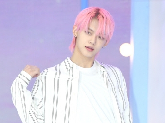 TXTのYEONJUN、“無防備なすっぴん”に反響続々「ビジュ強すぎ」「王子のオフショット」【PHOTO】