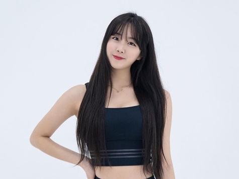 美女チアリーダーがトレーニングウェア姿で登場！際立つ美スタイルにファン注目【PHOTO】