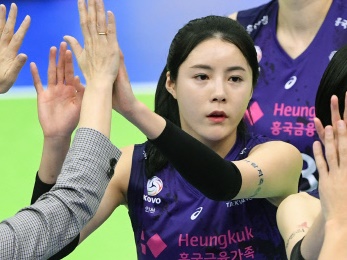 【写真】韓国女子バレーの美人セッター、イ・ダヨンのキス顔…モデル顔負けの完璧ルックス