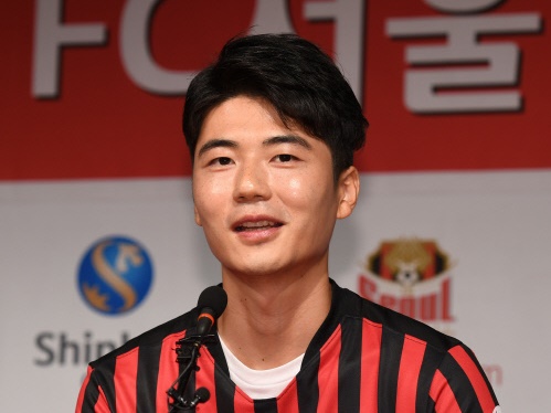 “性的暴行疑惑”の元サッカー韓国代表キ・ソンヨン、損害賠償訴訟の初弁論を「5分」で終える