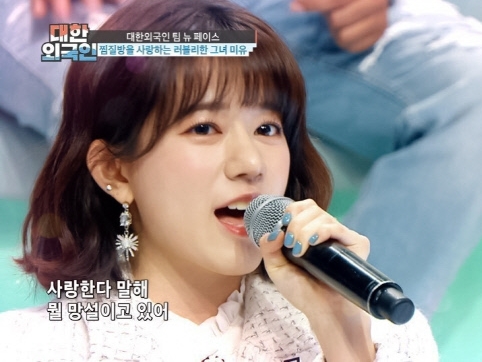 “元AKB48”の竹内美宥が韓国でバラエティに初挑戦！爽やかな歌唱でファンを魅了