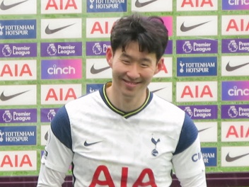 「ソン・フンミンはいつも笑顔」トッテナムユース出身GKが韓国代表FWの素顔を告白「幸せそう」