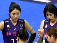 女子バレー“美人双子”の姉イ・ジェヨンが早々と帰国していた…膝の負傷は突然の海外進出の代償か