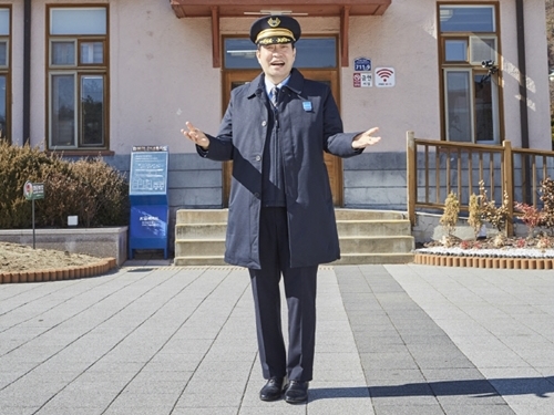 「ヒョンビンやソン・ジュンギらを招きたい」『梨泰院クラス』のセロイ父役俳優が初バラエティMCに！