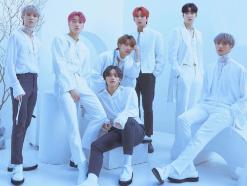 ATEEZの新アルバムが初動売上30万枚突破！NYタイムズスクエアでのプロモーションも効果絶大