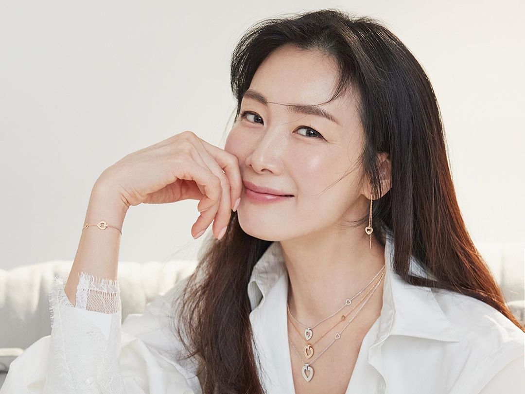 女優チェ・ジウ、かきあげヘアに「色気が止まらない」と絶賛コメント続出！雑誌カットで見せた圧倒的オーラ【PHOTO】