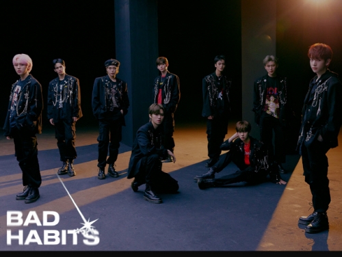 ボーイズグループCRAVITYが“ブラックなカリスマ性”光るコンセプトビジュアルを公開【PHOTO】