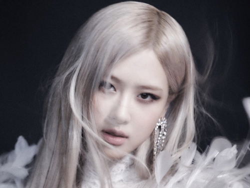 BLACKPINKロゼがJTBC新番組の初ゲストとして出演決定、TVでは見せたことのない魅力を披露