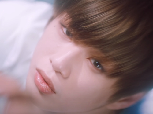 歌手カン・ダニエル、新曲『Antidote』MVティーザー映像で見せた“男の色気”