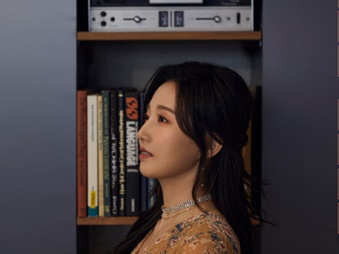 BTS楽曲もカバーした“アコギの女神”カン・ジミンがデジタルSG発売！IUの曲も手掛けた作詞家と協力