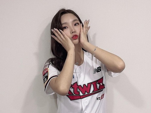 韓国プロ野球の人気チアリーダーが“健康美スタイル”披露！イ・ジュアの近況が話題【PHOTO】