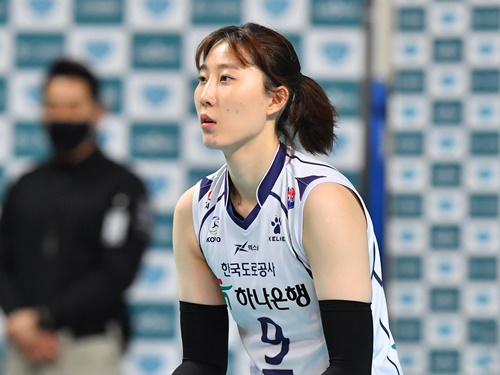 VNL初の連勝に涙も…女子バレー韓国代表、日本戦から続いた8連敗のドロ沼脱出に成功