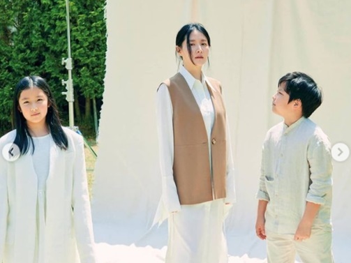【写真】『チャングム』女優イ・ヨンエ、成長した双子兄妹を公開して話題に