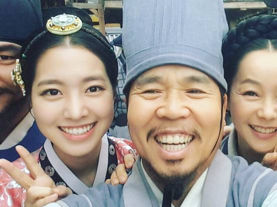 『オクニョ』に出演した名脇役俳優、“パク・ボゴムの美談”を披露。「王様と内侍関係で恩返しを…」
