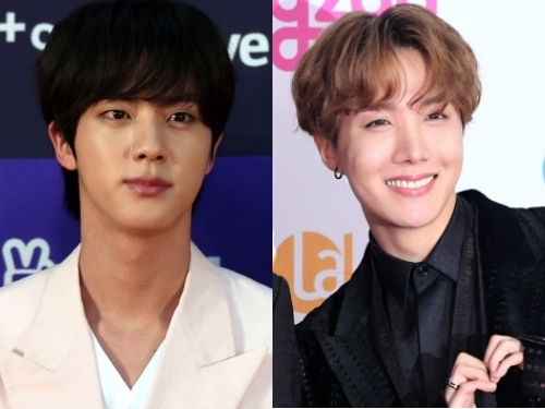 BTSのJIN“キス顔”にJ-HOPE“素肌チラ見せ”、年上メンバーの愛嬌にファン「メロメロ」【PHOTO】