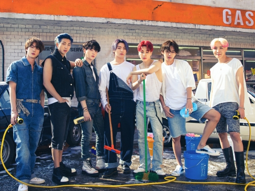 BTSが“洗車ボーイ”に変身？新ビジュアルでファンの心を鷲掴み！「色気がすごい」【PHOTO】