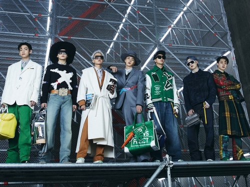 BTSが「ルイ・ヴィトン」のショーに登場！“モデル顔負け”のオーラにファッション業界も注目【PHOTO】